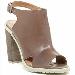 Kelsie Dagger Lexington Heel